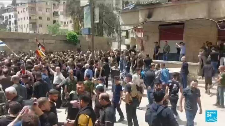 Syria: Deadly clashes near Damascus spark sectarian tensions