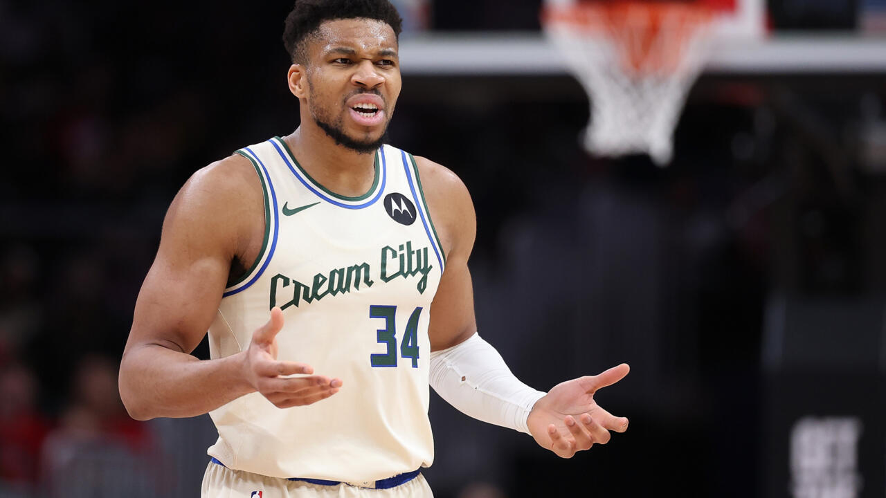 أن بي أيه: أنتيتوكونمبو خارج مباراة "أول ستار"