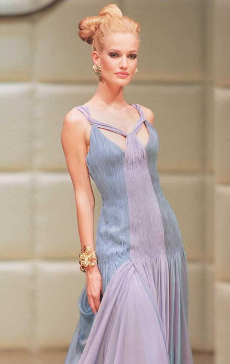 Défilé de la collection automne-hiver de Valentino le 9 juin 1995 à Paris.