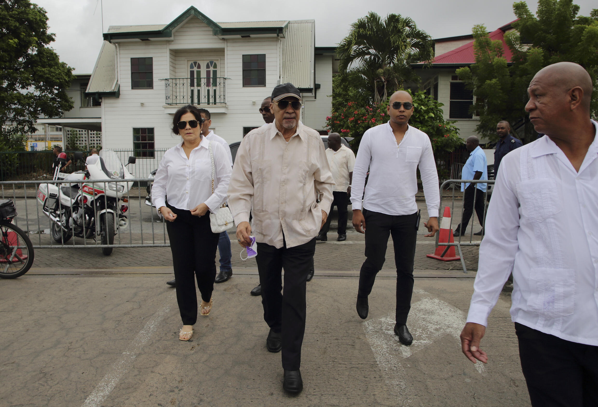 Unmasking Bouterse: The Truth About Suriname'S Strongman - 7sjbcqv