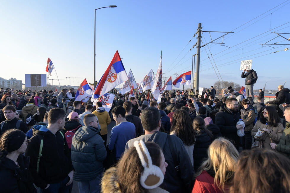 Des dizaines de milliers de manifestants rassemblés à Novi Sad, en Serbie, pour marquer les trois mois de l'effondrement meurtrier du toit d'une gare de la ville, qui a déclenché un mouvement national de contestation contre les autorités, le 1er février 2025
