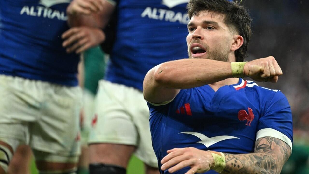 France's rugby team overpowers Ireland in Six Nations title defence