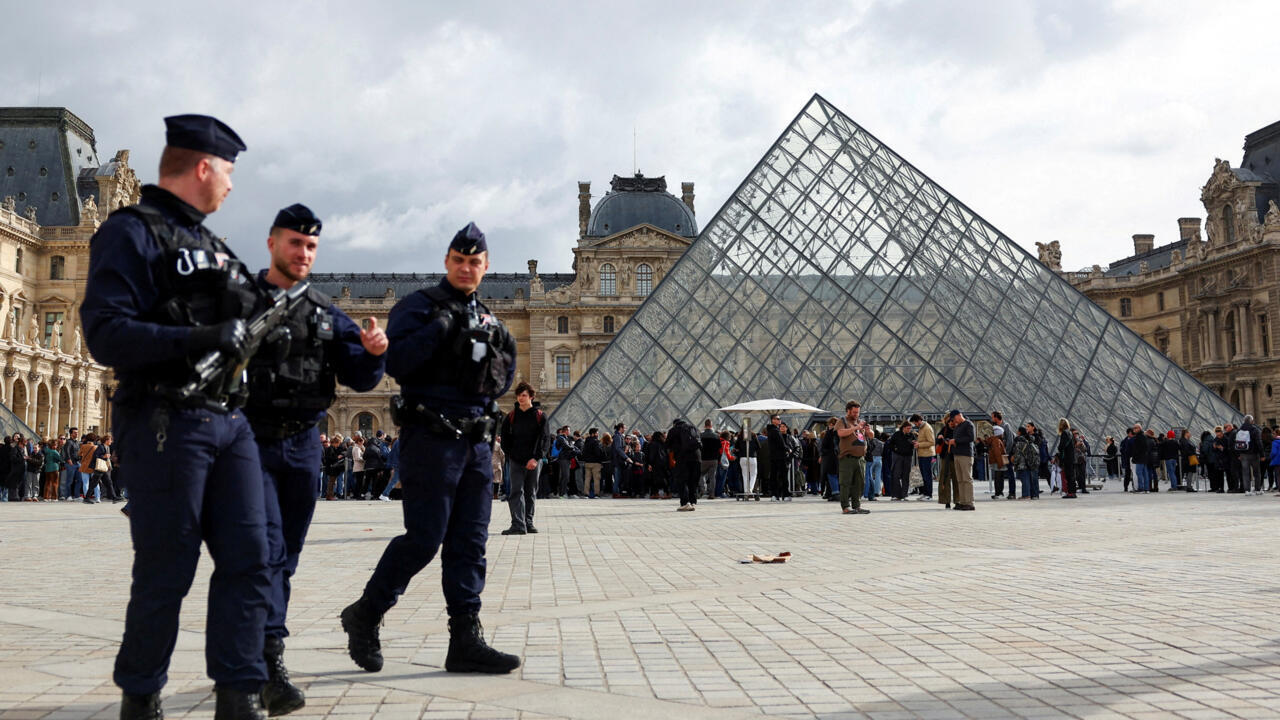 French prosecutor says Louvre heist work of petty criminals, not organised crime