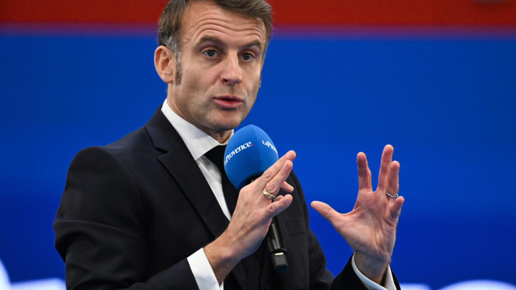 "Un coup d’État en France" : croyant à une fake news, un président africain inquiet contacte Macron