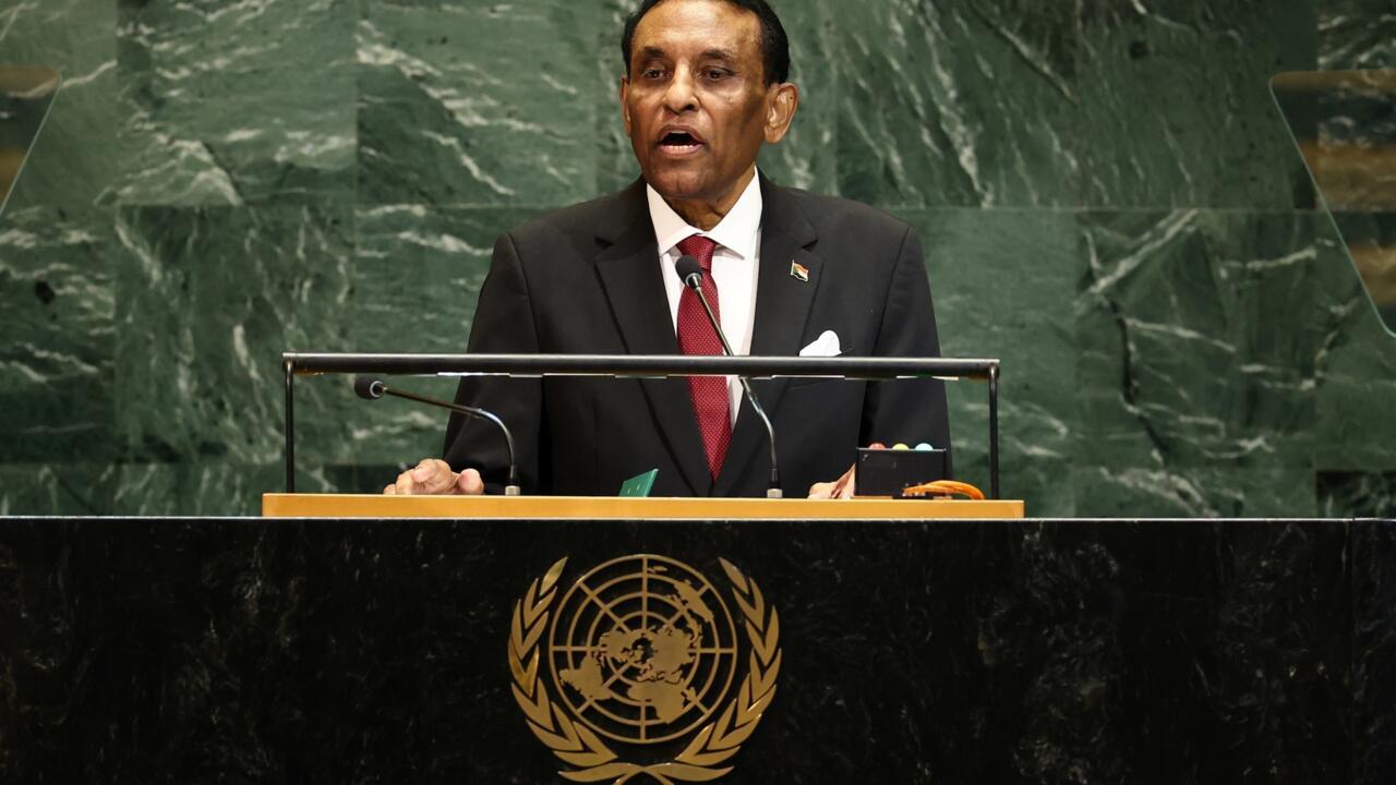 رئيس الوزراء السوداني يدعو إلى ملاحقة دولية لمرتكبي أعمال العنف في الفاشر