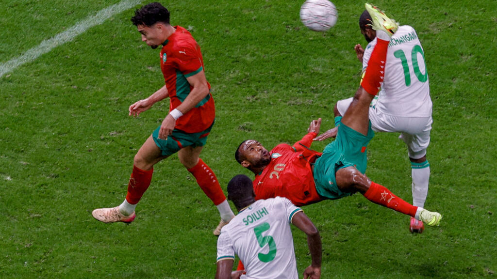 ما سبب تعيين الحكم الموريتاني دحان بيدا مكان المصري أمين عمر لإدارة مباراة الكاميرون والمغرب؟