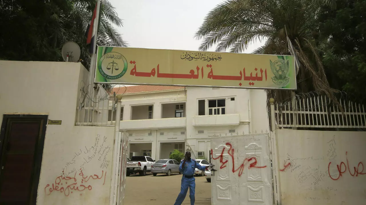 Ø§Ù„Ø³ÙˆØ¯Ø§Ù† Ø§Ø¹ØªÙ‚Ø§Ù„ 122 Ø³ÙˆØ¯Ø§Ù†ÙŠØ§ ÙƒØ§Ù†ÙˆØ§ Ù…ØªÙˆØ¬Ù‡ÙŠÙ† Ø¥Ù„Ù‰ Ù„ÙŠØ¨ÙŠØ§ Ù„Ù„Ø¹Ù…Ù„ ÙƒÙ…Ø±ØªØ²Ù‚Ø©