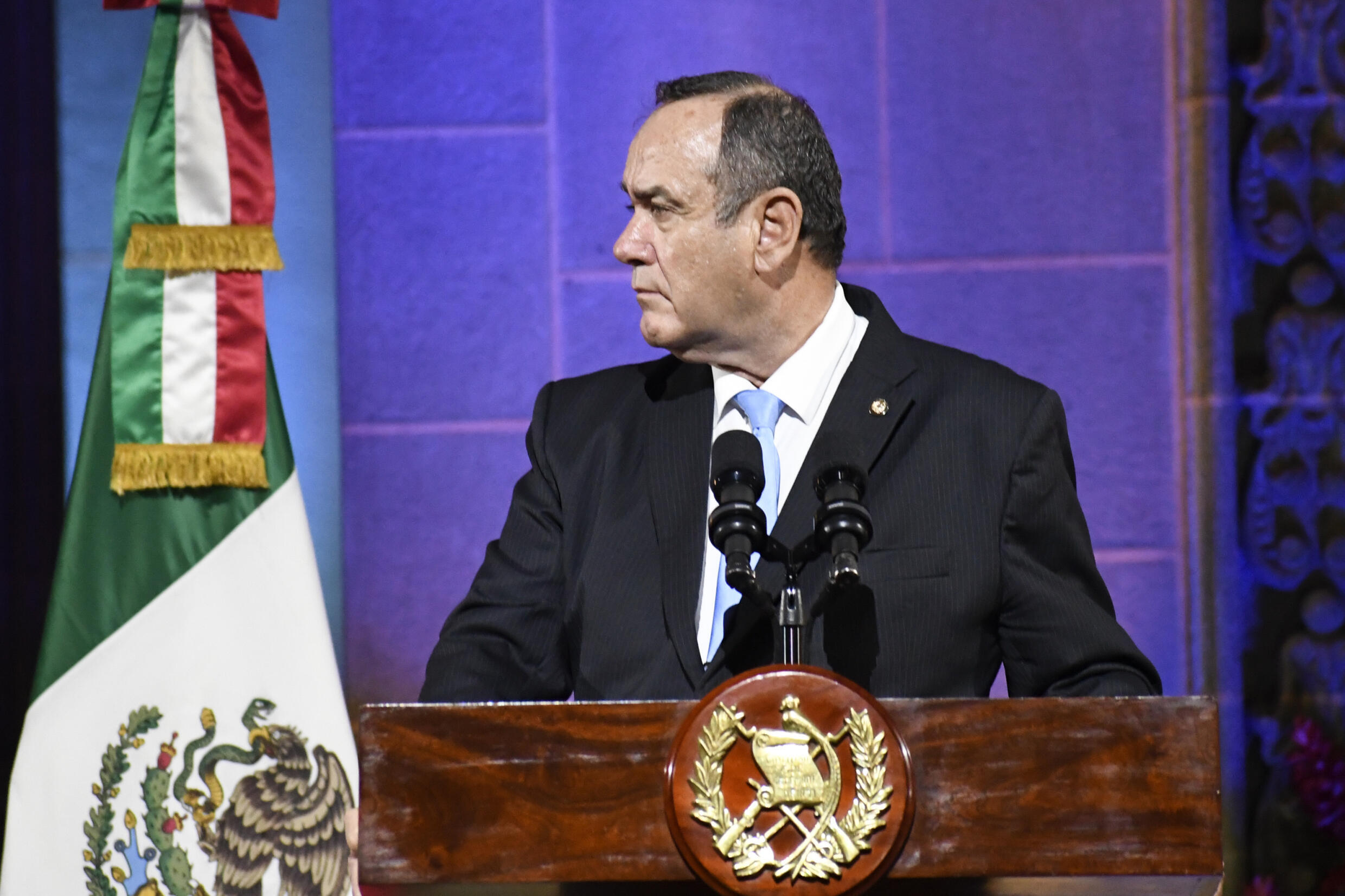 Prezydent Gwatemali Alejandro Giamatti podczas wspólnej konferencji prasowej ze swoim meksykańskim odpowiednikiem Andresem Manuelem Lopezem Obradorem w stolicy Gwatemali 5 maja 2022 r.