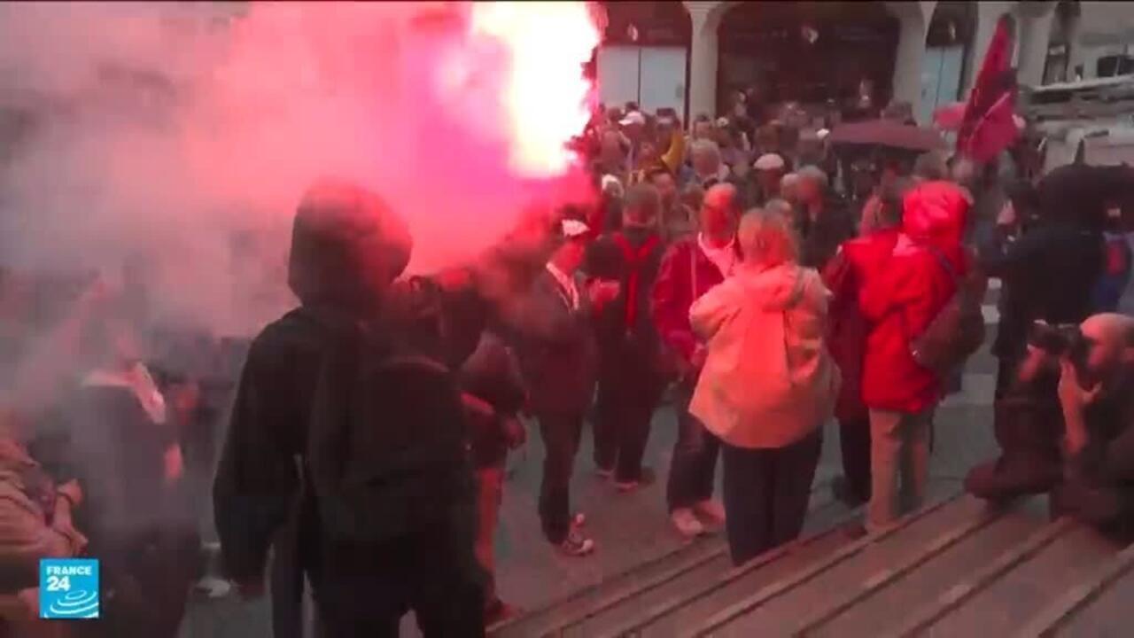 مخاوف من أعمال عنف بفرنسا بعد دعوات للإضراب وشل البلاد