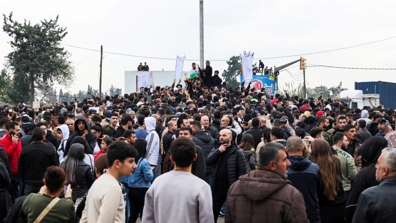 سوريا: العلويون ينددون بتعرضهم لـ"عقاب جماعي" في ظل "نظام يسعى لتصفية الأقليات"