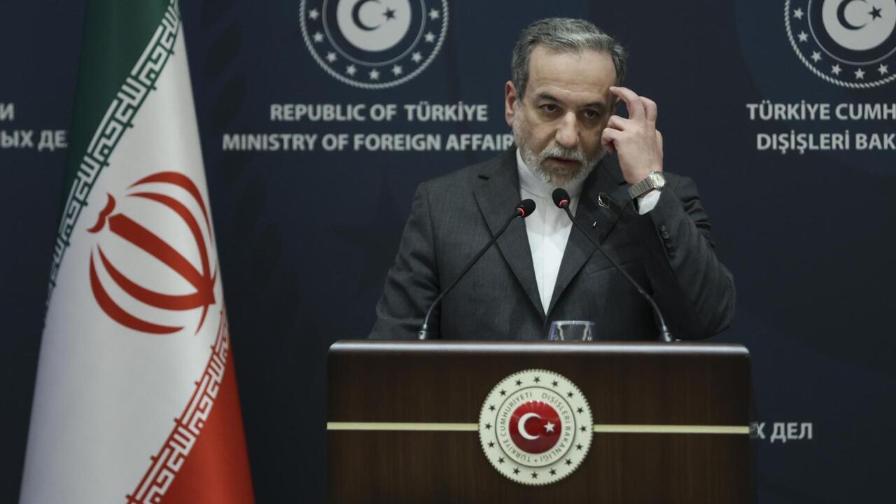 إيران تتمسك بخطوطها الحمراء النووية وسط مفاوضات متعثرة مع واشنطن