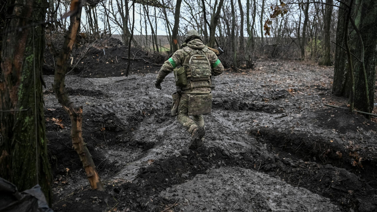 كييف تبحث مع الأوروبيين مقترح السلام الأمريكي وموسكو تعلن السيطرة على بلدات عدة شرق أوكرانيا