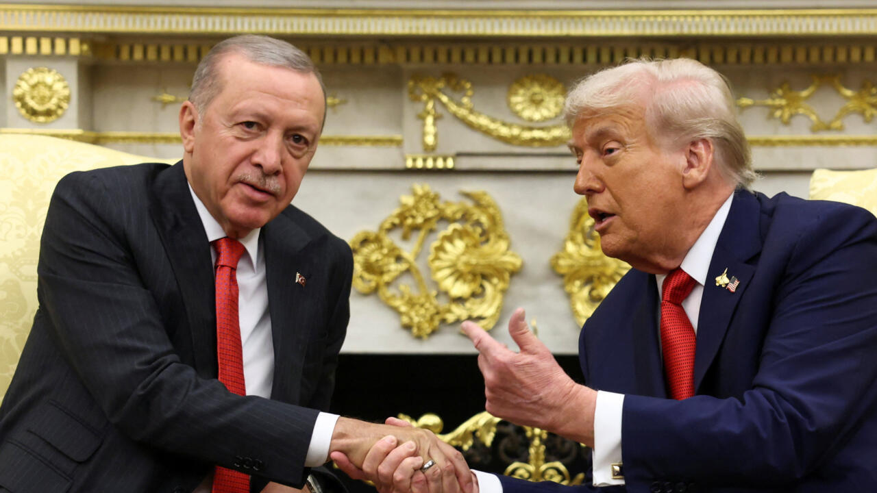 ترامب يعلن خلال لقائه بأردوغان استعداده لرفع العقوبات على قطاع الدفاع التركي "بشكل فوري"