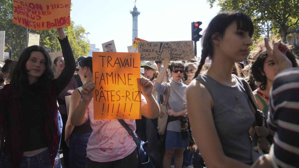 "Aimeriez-vous que l’on fasse ça à vos enfants ?" : la jeunesse rejoint la contestation à Paris