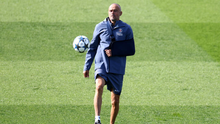 Luis Enrique juggling during training with Paris Saint-Germain.
