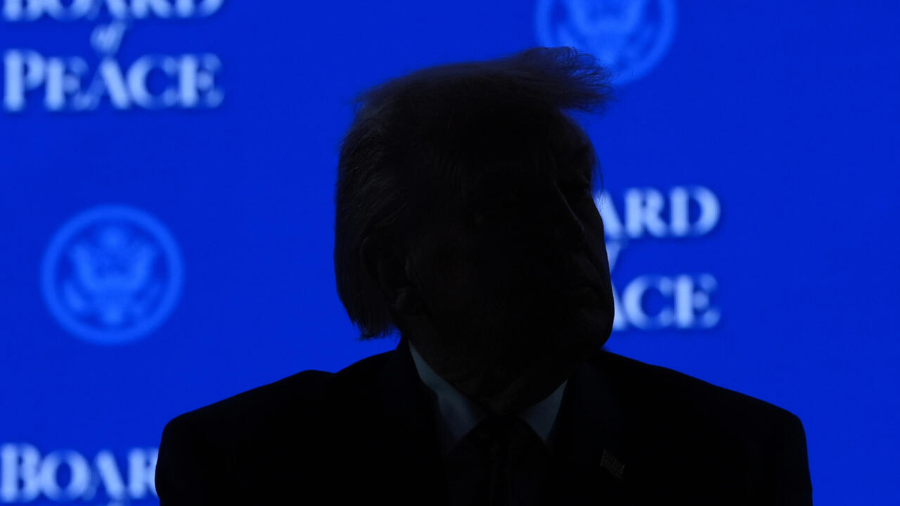 Forum de Davos, accidents de train en Espagne et mort à Minneapolis : la semaine en images