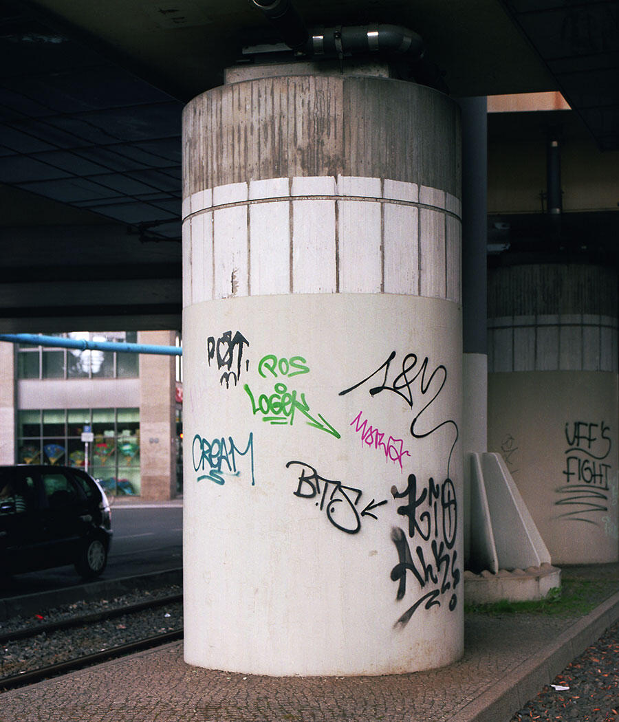 Avec le projet "Tag Clouds", un artiste urbain français rend les tags lisibles par tous