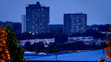 Bloques de apartamentos se muestran en Frankfurt, Alemania, lunes, 11 de julio de 2022, el día en que el gasoducto Nord Stream 1 se cierra por razones de mantenimiento.