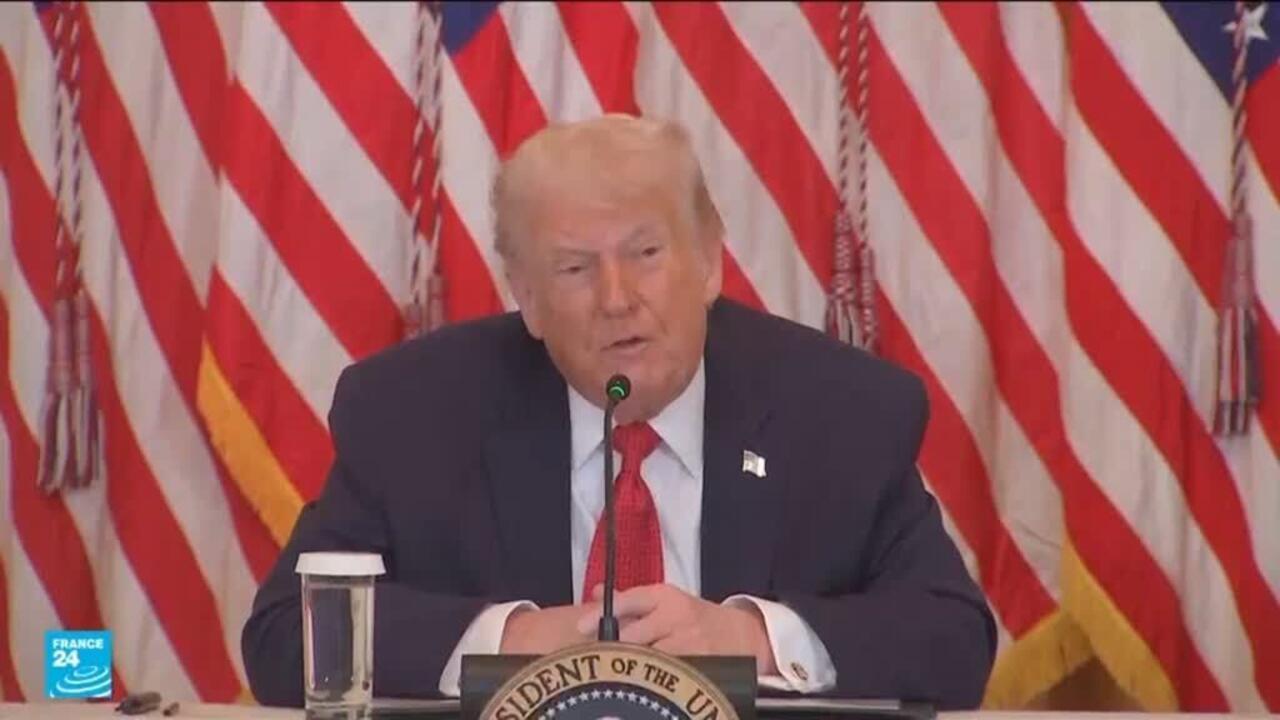 ترامب يهدد كل من يعارض بيع غرينلاند وماكرون يلوح برد أوروبي.. حرب تجارية قد تشتعل