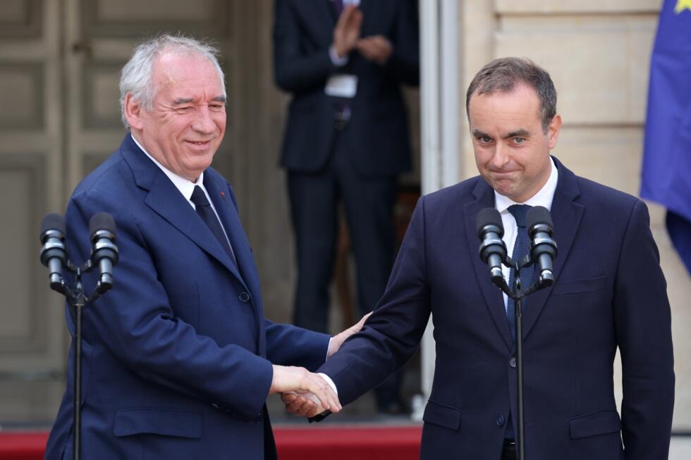 Passation de pouvoir entre François Bayrou et Sébastien Lecornu, nouveau Premier ministre, le 10 septembre 2025.