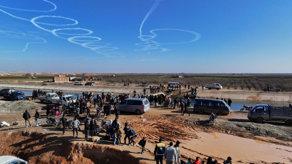 Après le retrait des Kurdes, l'armée syrienne annonce contrôler une ville à l'est d'Alep