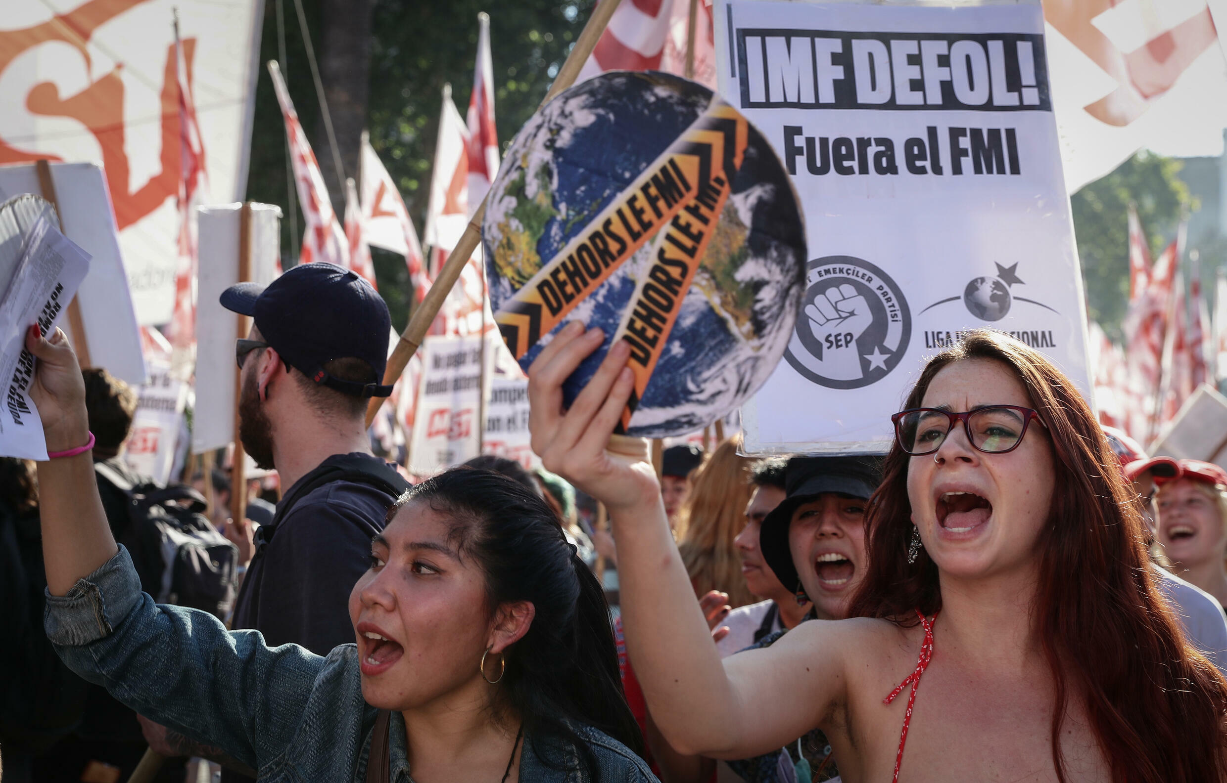 Durante una manifestación contra el acuerdo alcanzado entre el presidente argentino Alberto Fernández y el FMI en Buenos Aires el 11 de diciembre de 2021