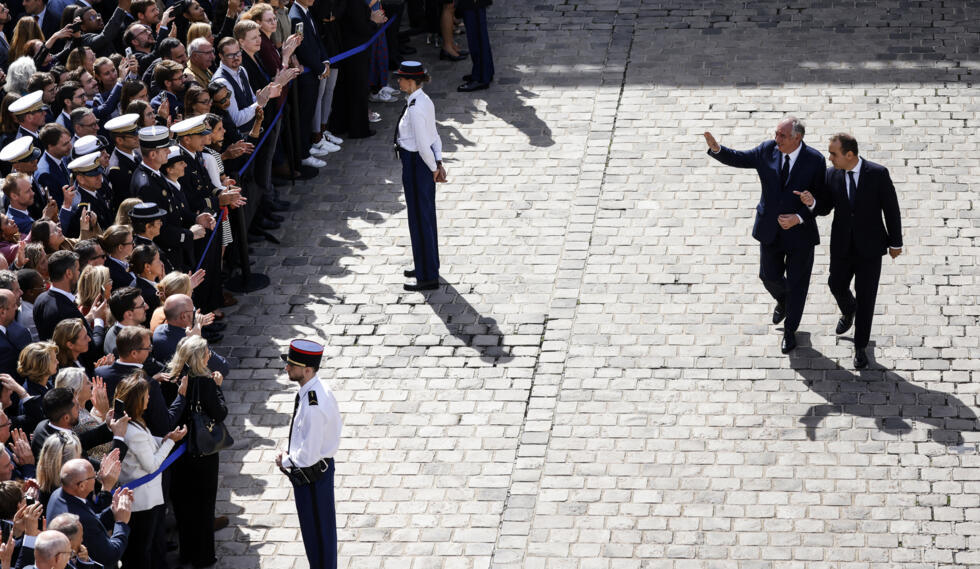 Passation de pouvoir entre François Bayrou et Sébastien Lecornu, nouveau Premier ministre, le 10 septembre 2025.