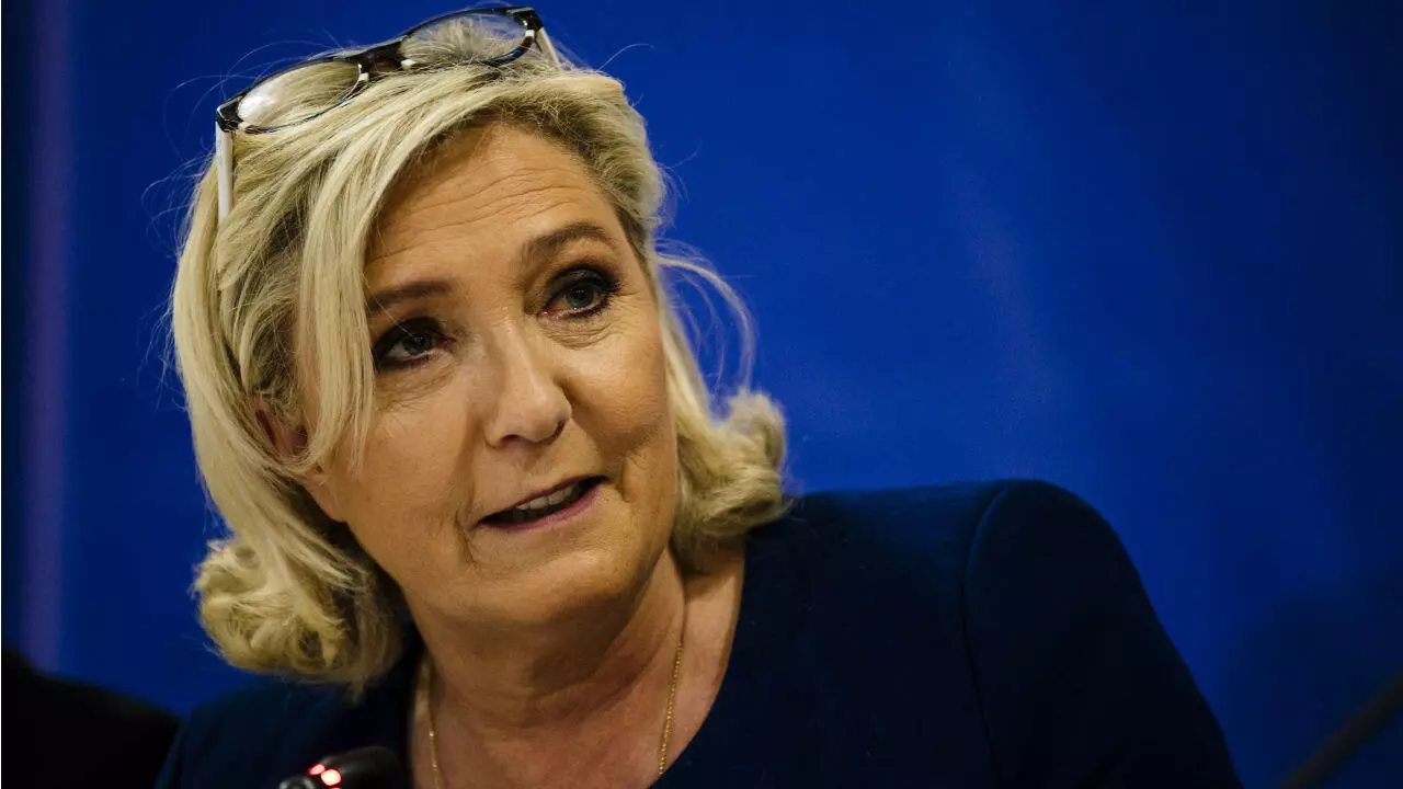 Assistants Parlementaires Marine Le Pen Devra Bien Rembourser 300 000 Euros
