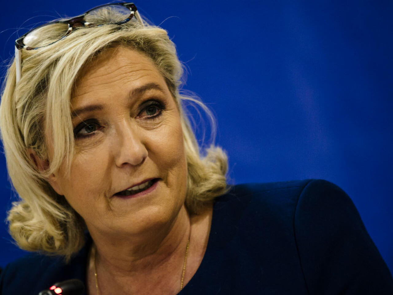 Fond D Ecran Marine Le Pen Assistants parlementaires : Marine Le Pen devra bien rembourser 300 000  euros
