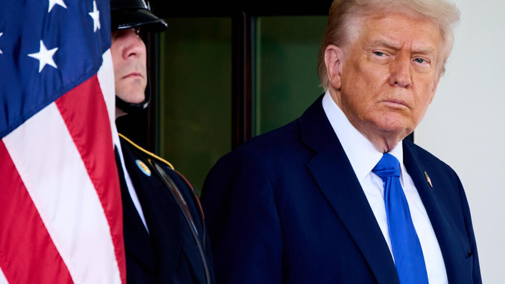 Trump calls for Chicago mayor, Illinois governor to be jailed for 'failing to protect' ICE