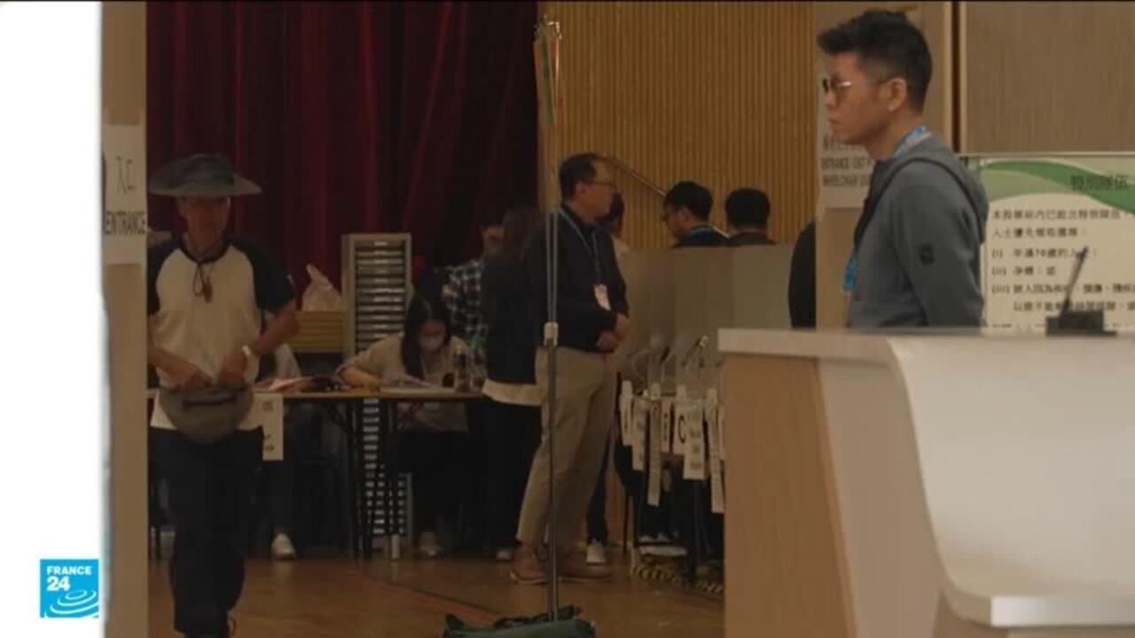 هونج كونج تجري انتخابات عامة وسط استمرار الغضب بعد حريق ضخم