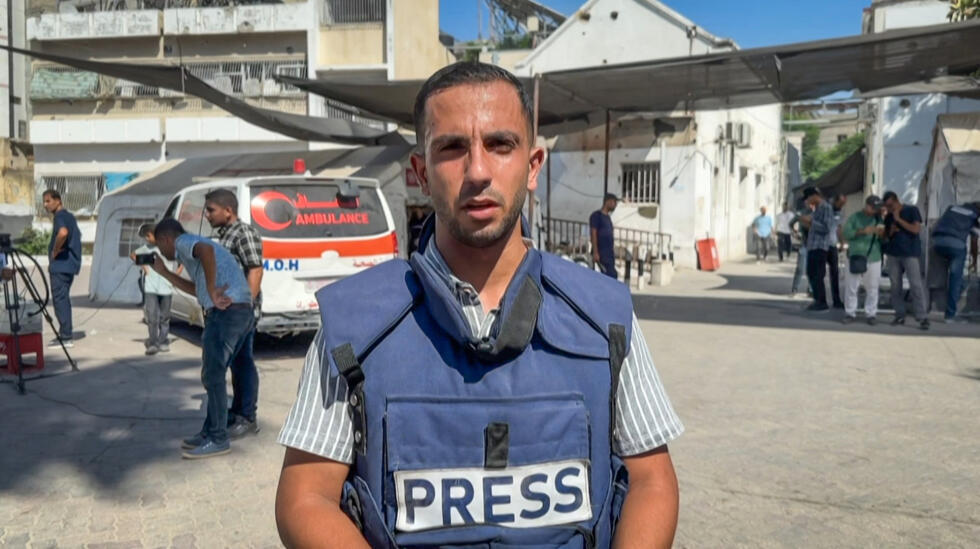 Le correspondant Anas al-Sharif lors d'un live pour l'AFP à Gaza City le 1er août 2024. Selon Al Jazeera, il a été tué, dimanche 10 août 2025, dans une frappe israélienne à Gaza.