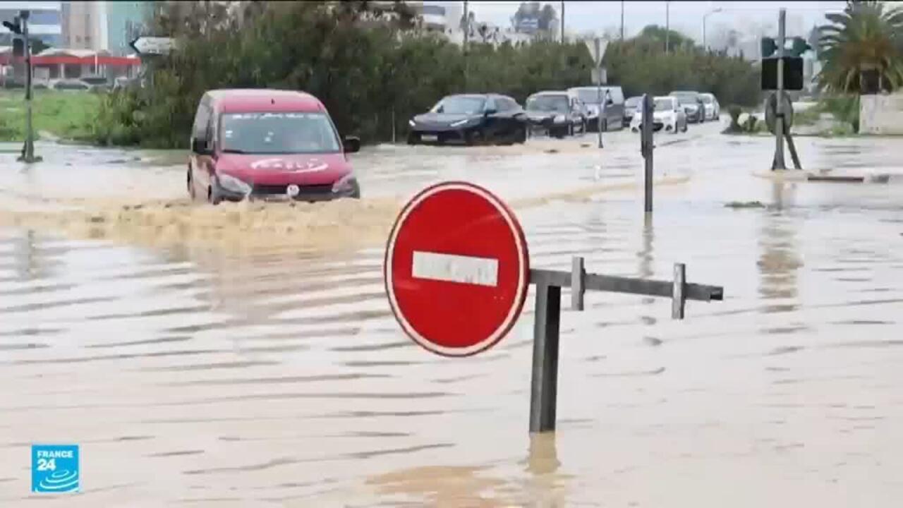 أمطار غزيرة وفيضانات تغرق شوارع تونس وتجبر مدارسها وجامعاتها على الأغلاق