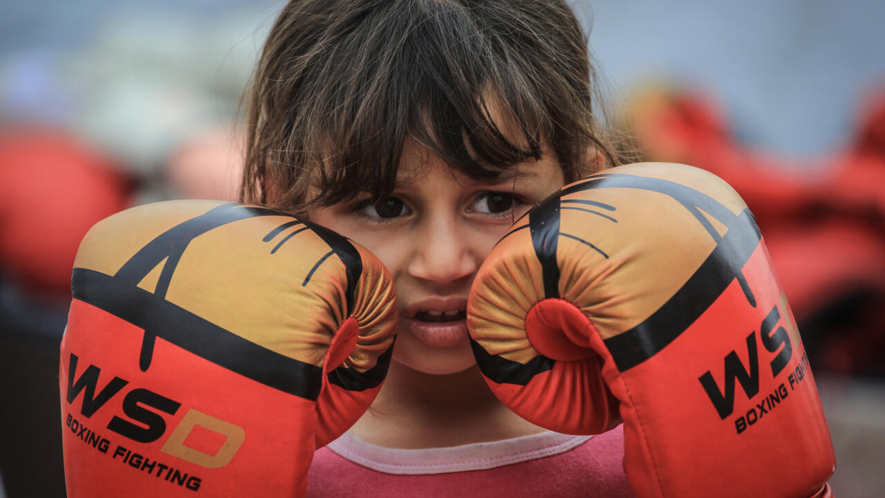 فتيات يتدربن على الملاكمة في غزة لتضميد جراح الحرب