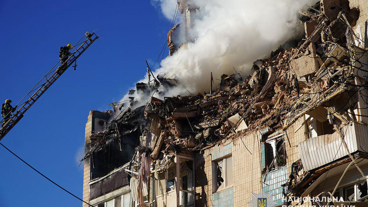 قتلى بضربات روسية على أوكرانيا تزامنا مع زيارة زيلينسكي إلى تركيا