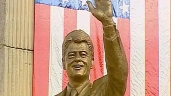 Statue hails Bill Clinton's role in war against Serbia