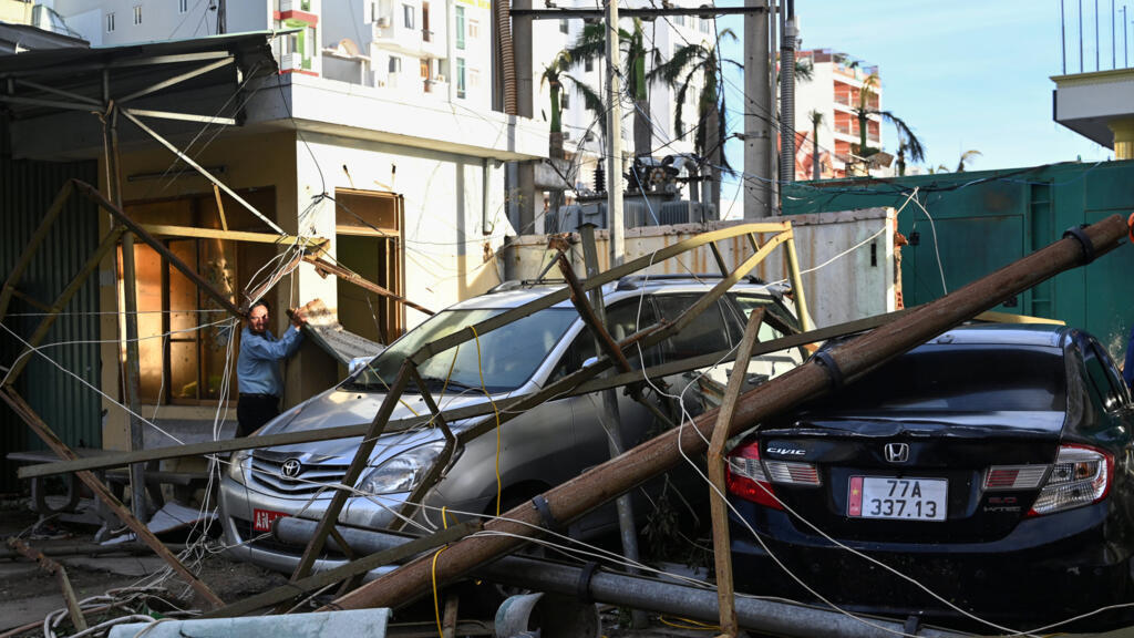 Le puissant typhon Kalmaegi fait au moins cinq morts au Vietnam, après son passage aux Philippines