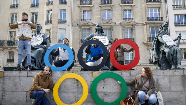 The collective of French charities has organised protests to draw attention to its work