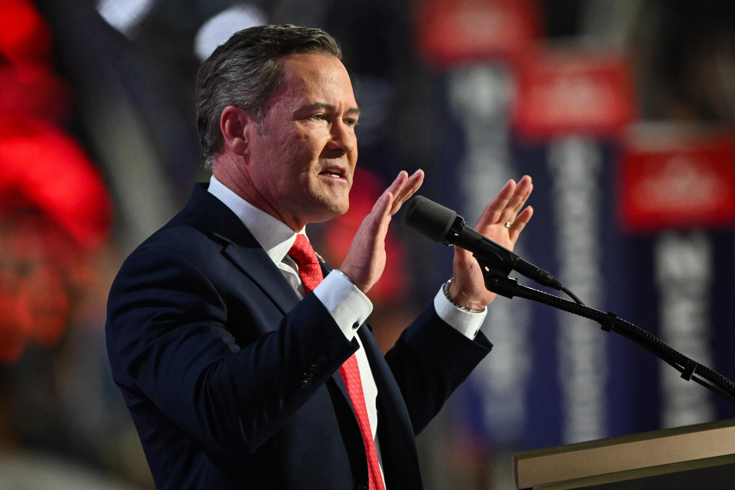 Le sénateur de Floride Michael Waltz, pressenti pour devenir le conseiller à la sécurité nationale du président américain Donald Trump, le 17 juillet 2024 pendant la Convention républicaine à Milwaukee