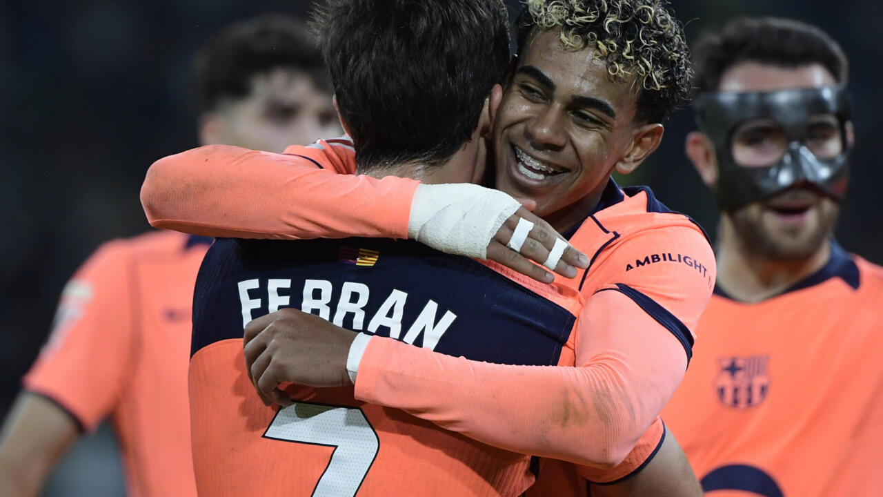 بطولة إسبانيا: توريس يقود برشلونة للابتعاد في الصدارة بهاتريك في مرمى بيتيس