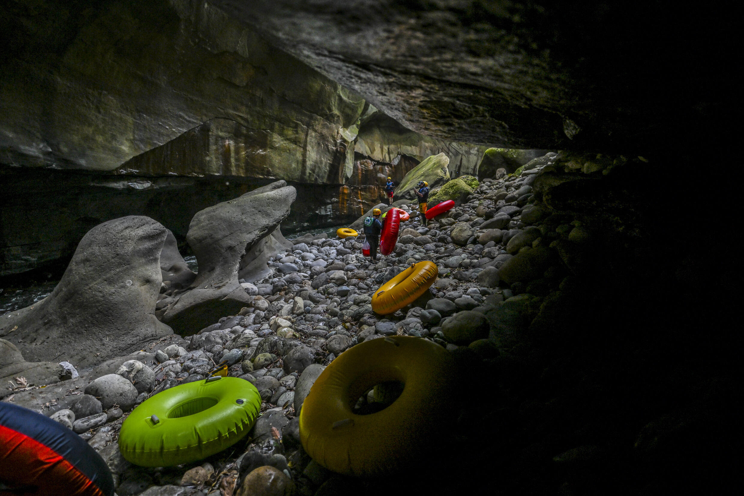 La Uribe, el poblado al que pertenece el cañón de 35 metros de altura, saltó a la fama en los años 80s y 90s como enclave de la guerrilla más poderosa que recuerde Colombia