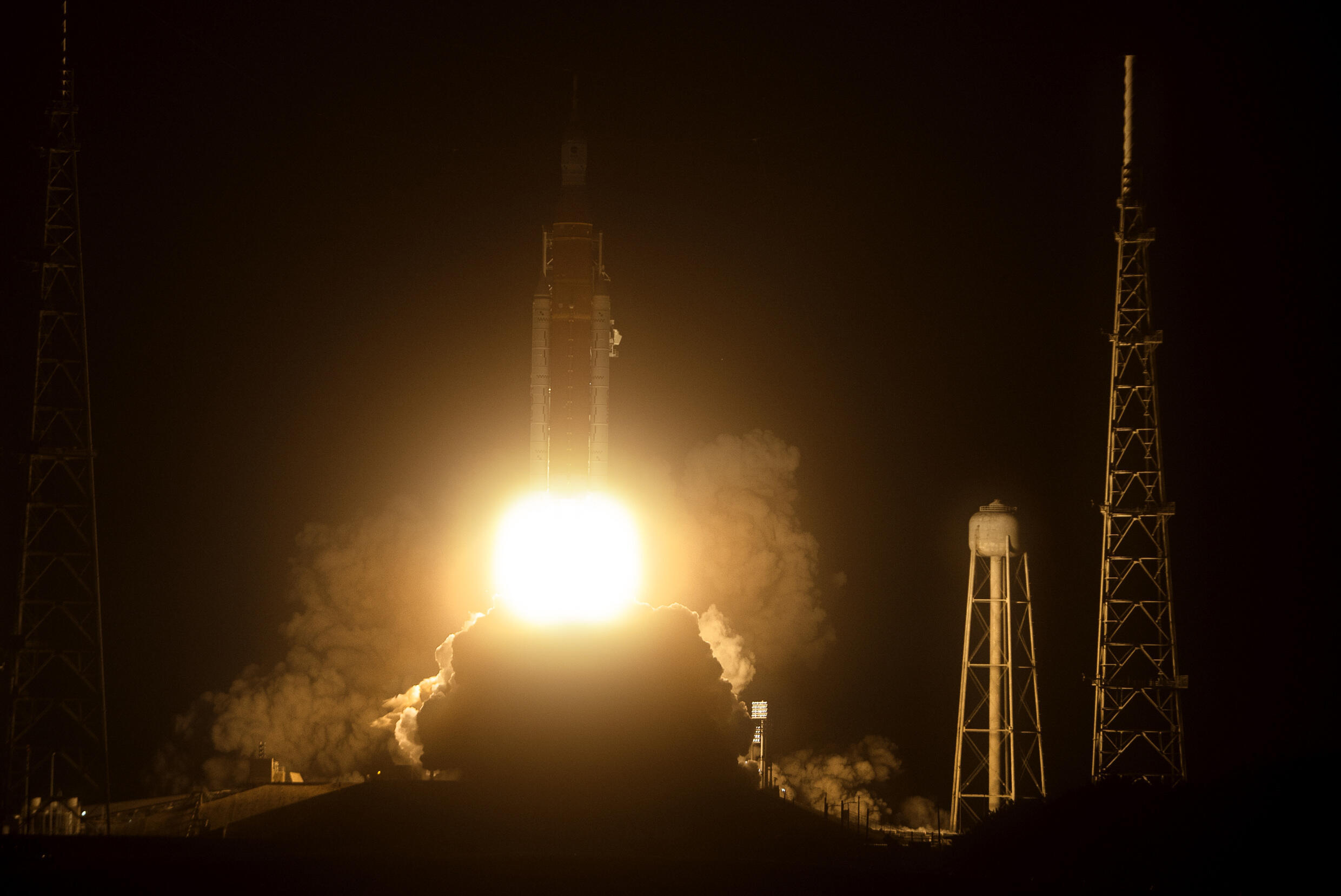 La fusée lunaire Artemis I décolle du centre spatial Kennedy de la Nasa à Cap Canaveral, en Floride, le 16 novembre 2022