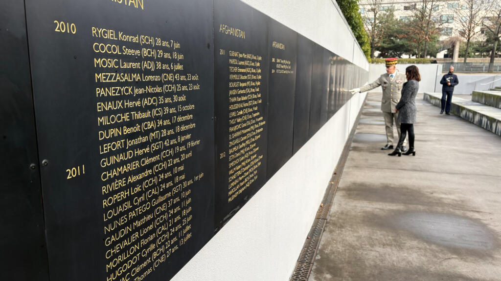 تشيد فرنسا بالجنود الذين قتلوا في أفغانستان بعد مزاعم ترامب الكاذبة بشأن قوات الناتو