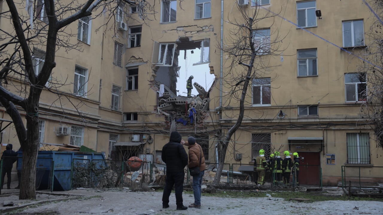 قتيلان ونحو عشرين جريحا في هجمات روسية على أوكرانيا