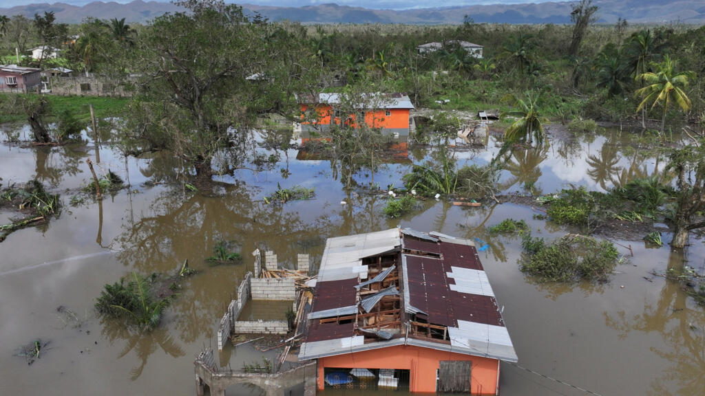 L'ouragan Melissa se dirige vers les Bermudes, le bilan s'alourdit en Haïti et en Jamaïque