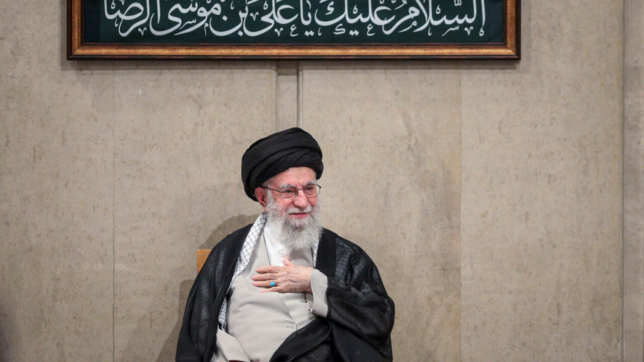 خامنئي: إيران لن تتعاون مع الولايات المتحدة ما دامت تدعم إسرائيل