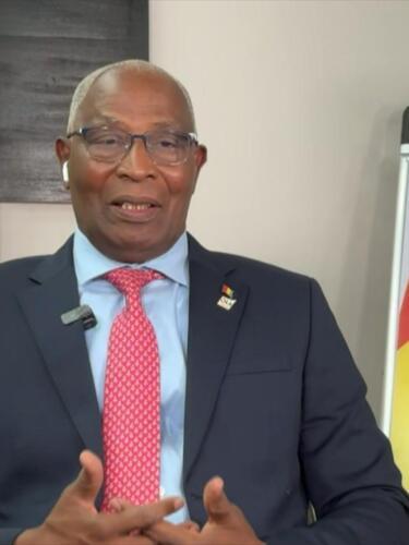 Le Premier Ministre Guinéen Amadou Oury Bah est l'invité d'En Tête à Tête, émission présentée par Marc Perelman sur France 24.