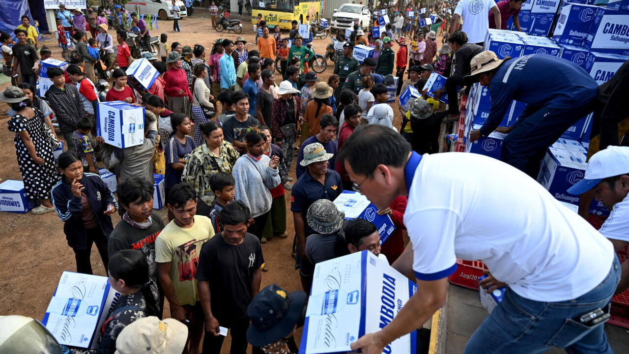 Thai, Cambodian border evacuees split over Trump mediation