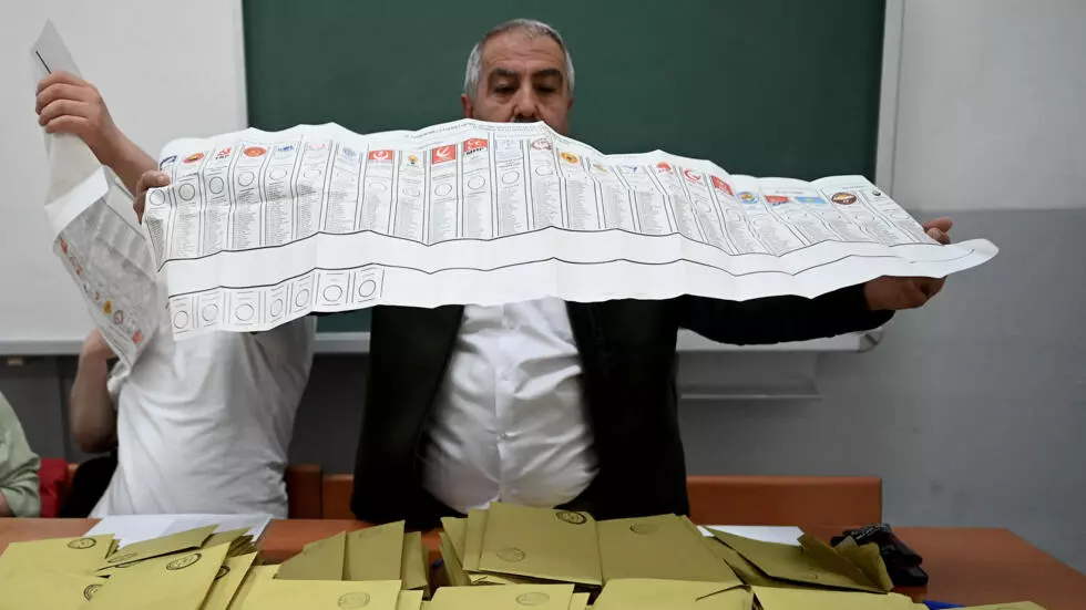 POLLS CLOSE IN TURKEY! Will Twitter censorship help Erdogan win? 🦃