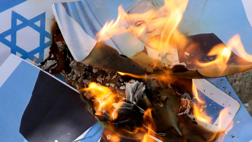 Tens of thousands of Somalians protest against Israel's recognition of Somaliland